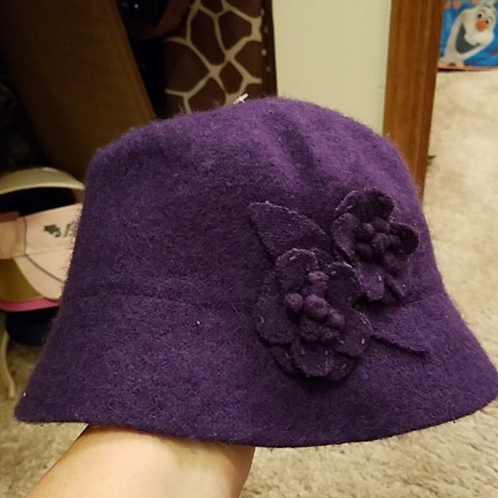Croft & Barrow Plum 61% Wool Hat Flower Accent.